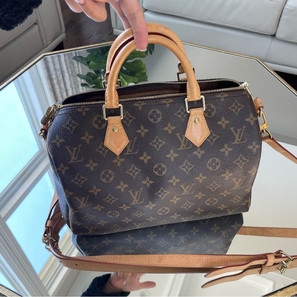 Elegant LV bag cross body strap - dust bag - box